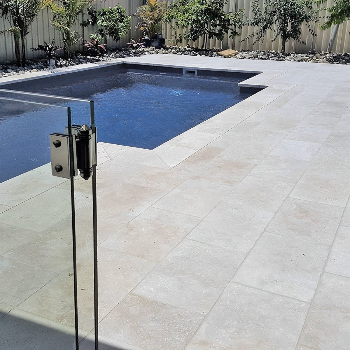 16 X 24 In Ivory Brushed & Chiseled Travertine