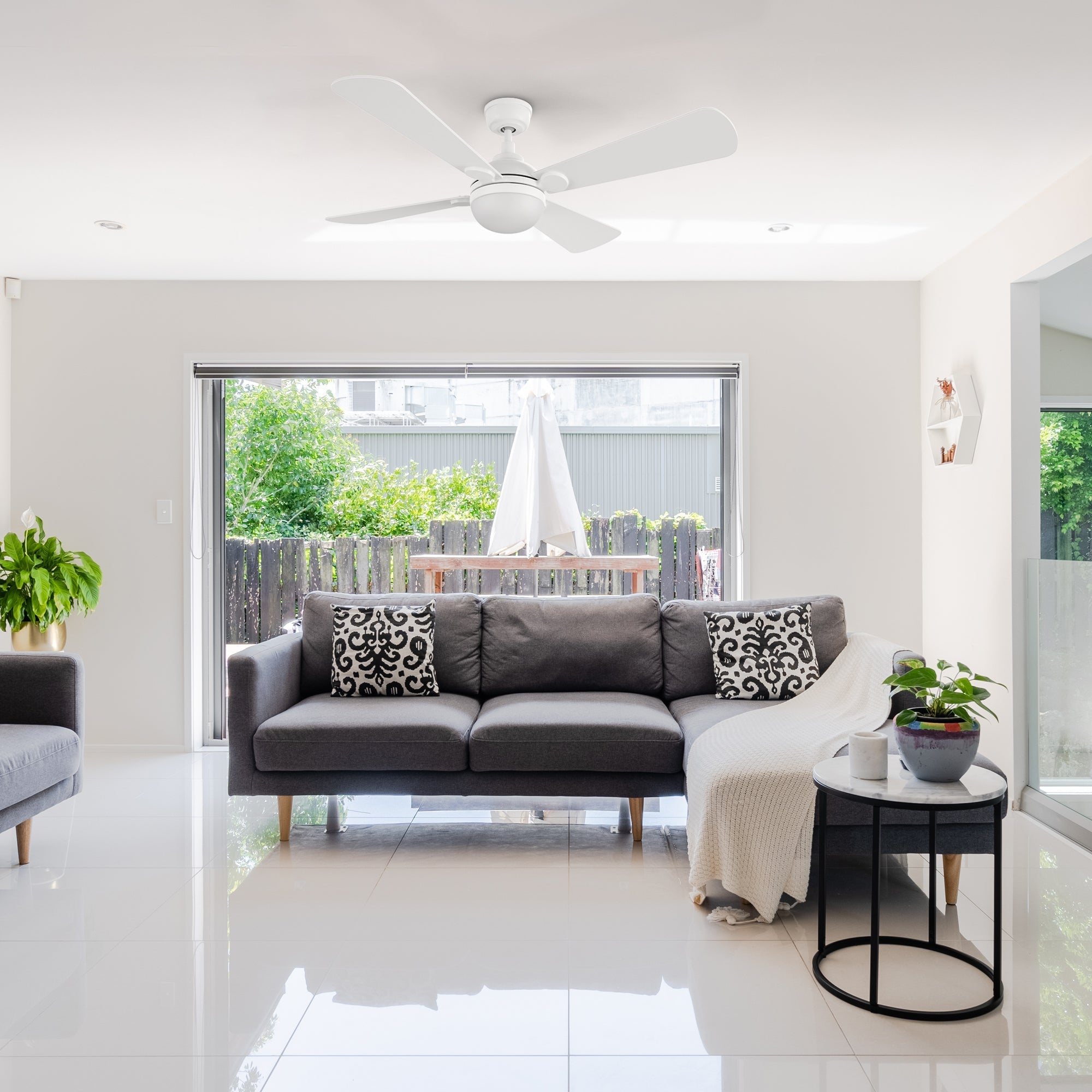 ZEPHYR 52 In 4 Blade Smart Ceiling Fan With Integrated LED Lights With Remote Control