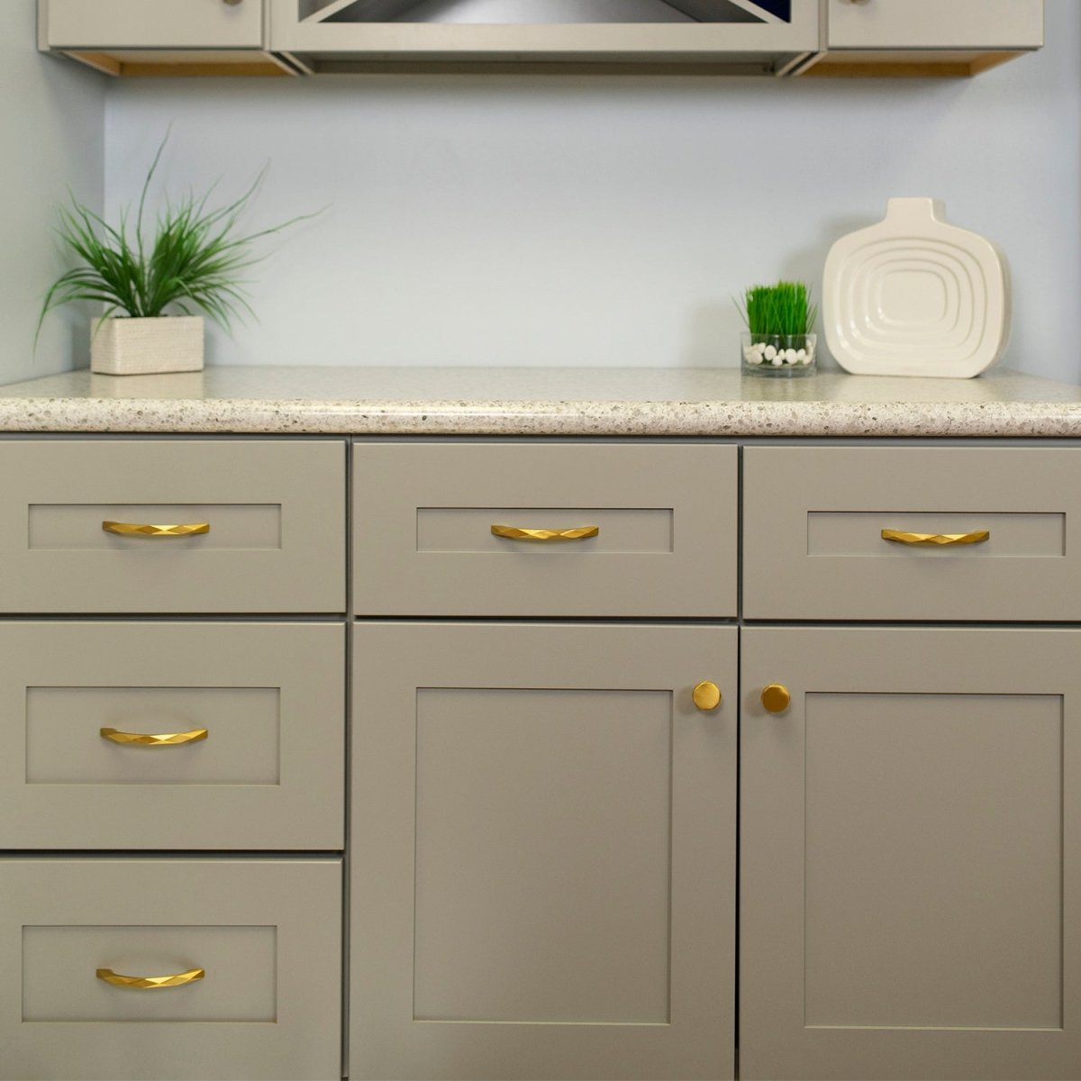 Cabinet Pull 5-1/16 Inch (128mm) Center to Center - Hickory Hardware