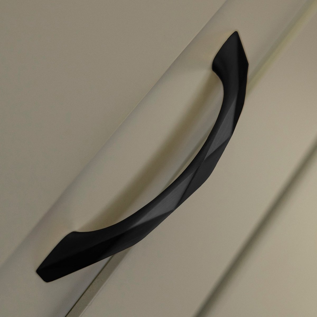 Cabinet Pull 5-1/16 Inch (128mm) Center to Center - Hickory Hardware